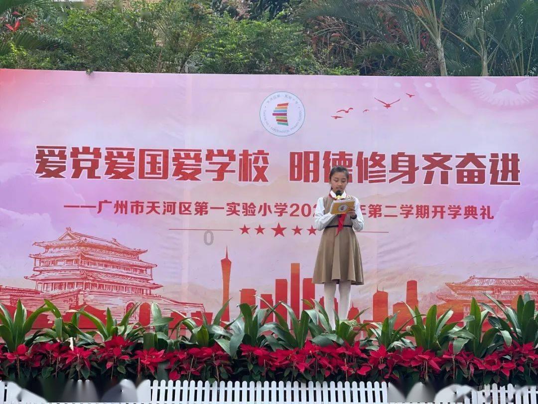 救援年轻女歌手