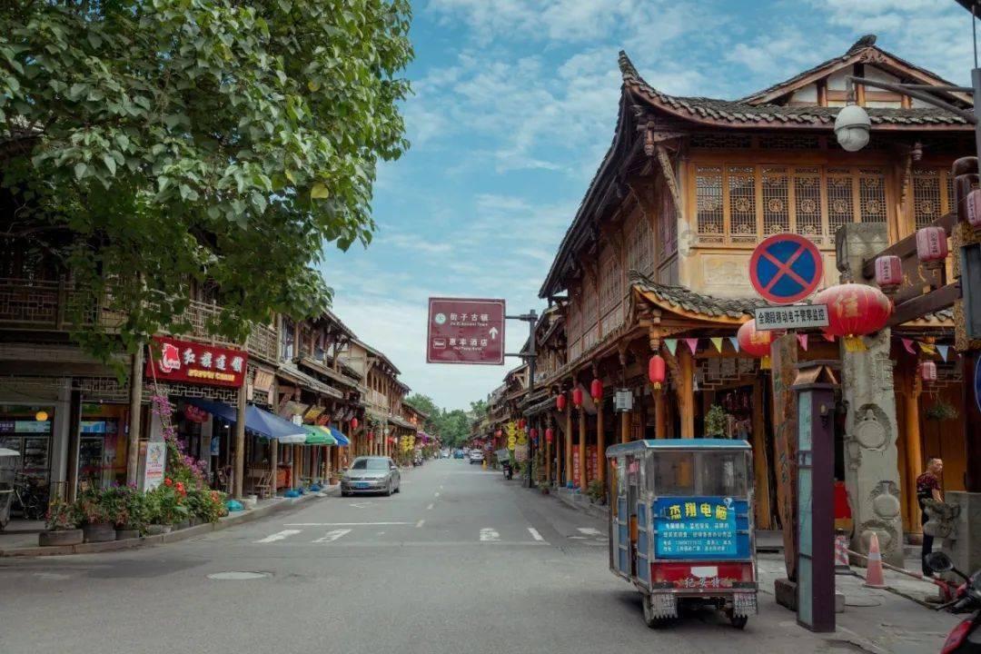 我国首座“四高”特长公路隧道全线贯通